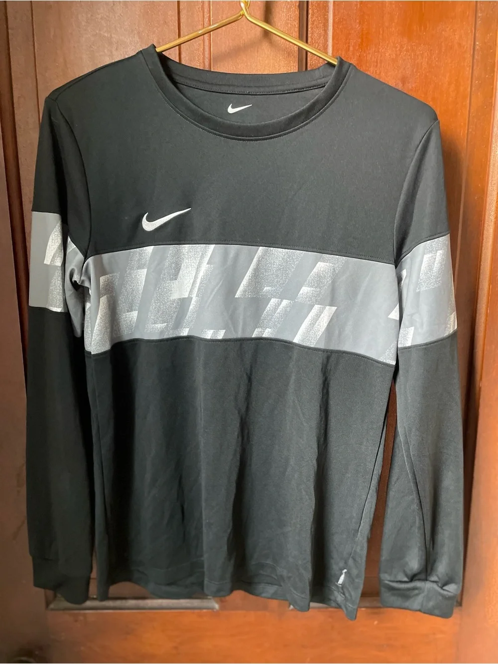 Nike dri fit boys extra large long sleeve black athletic shirt